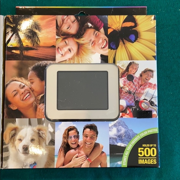 NWT the Sharper Image Portable Photo Album - Picture 2 of 7